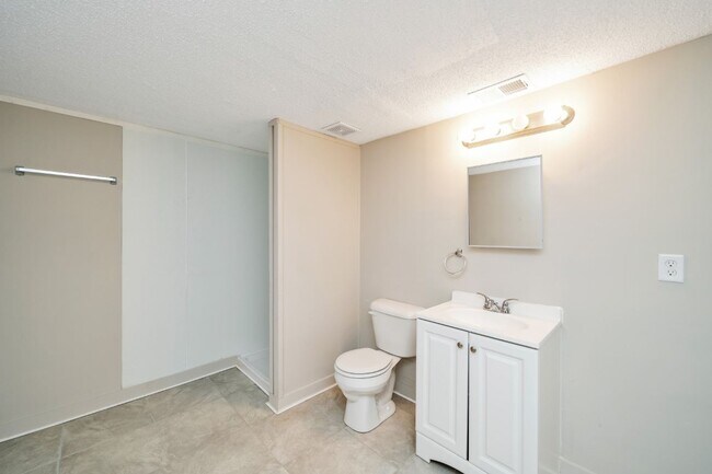 Building Photo - 1624 Fairview Dr