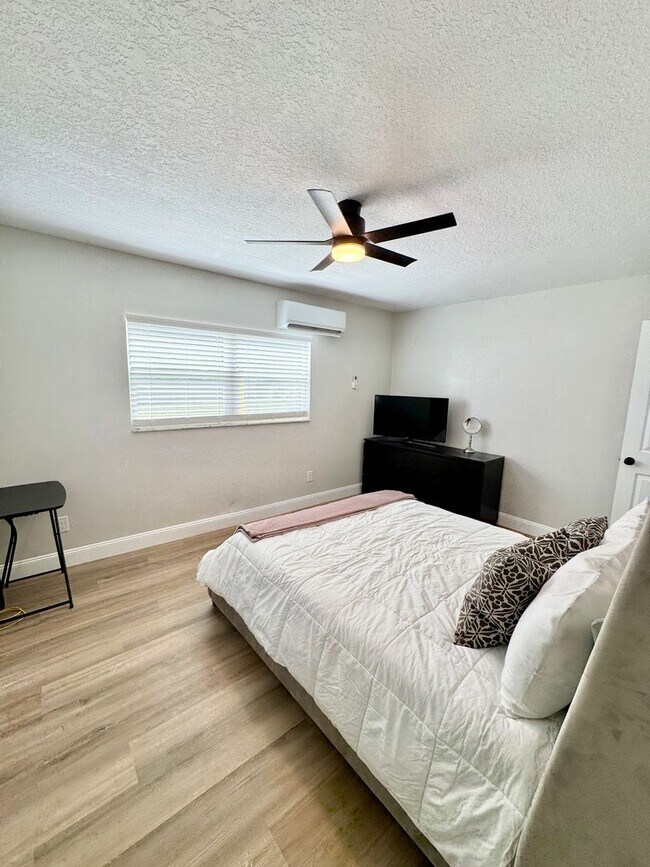 Building Photo - Fully Furnished Down Town Clermont Short Term Rental