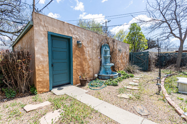 Building Photo - 1021 S Rusk St