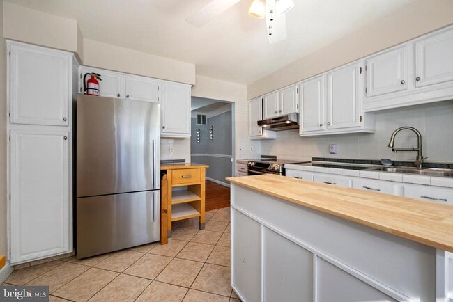 Building Photo - 723 Kings Croft Dr