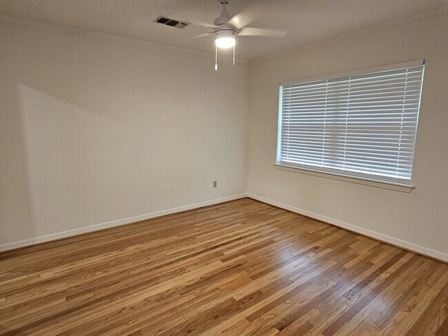 Building Photo - 1518 Lawrence St