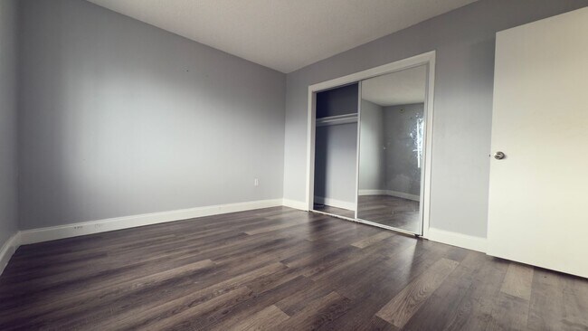 Building Photo - Bright 1 Bed Condo in North Miami Beach | No Minimum Credit