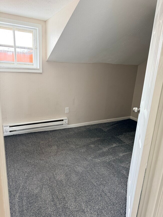 Building Photo - 118 W Grove St