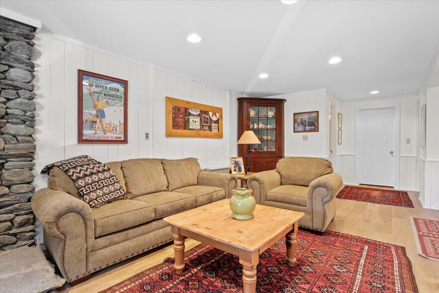 Building Photo - 682 Ski Valley Rd