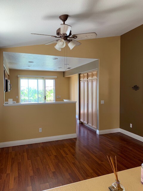 Building Photo - 973 Naples Dr