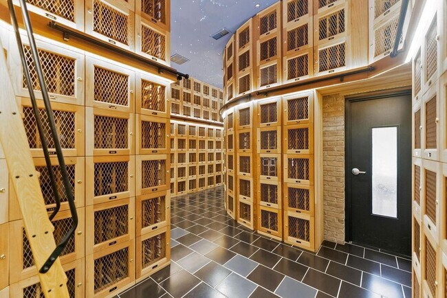 Building Photo - 3338 Peachtree Rd NE