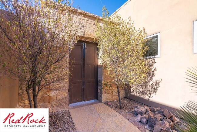 Building Photo - Incredible 4 Bedroom, 4 Bathroom FULLY FURNISHED Property in Entrada with a Private Pool! 18 Mont...