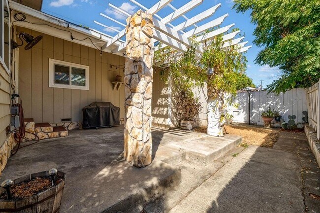 Building Photo - Welcome to this stunning 4-bedroom, 2-bath...