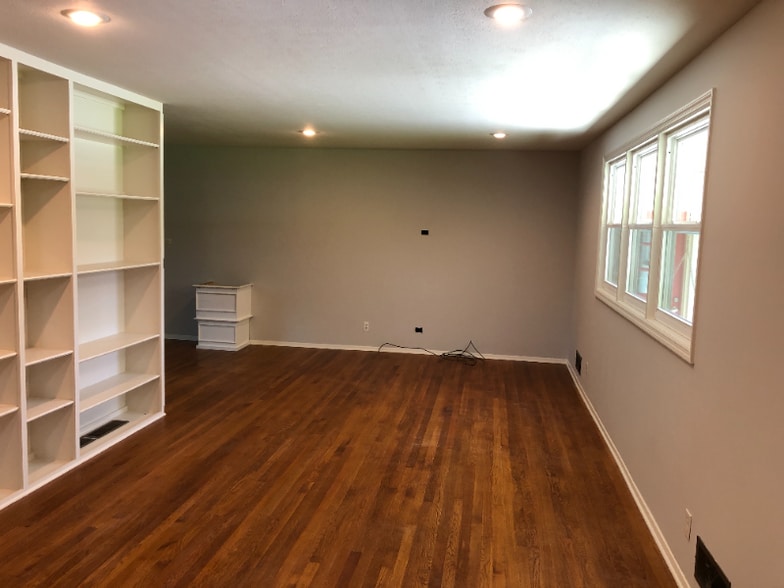 Building Photo - 1104 Lynmoor Dr NE