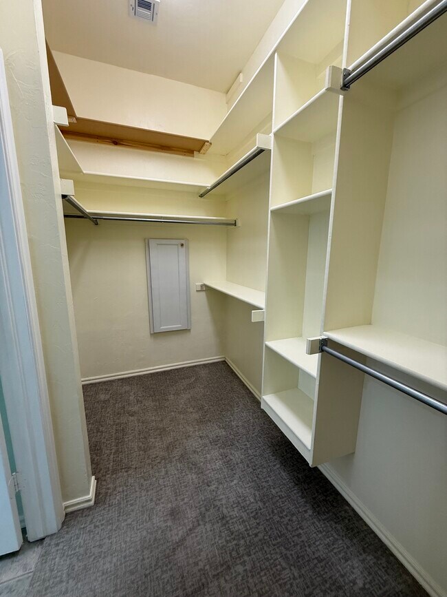 Building Photo - 1801 Sagewood Dr