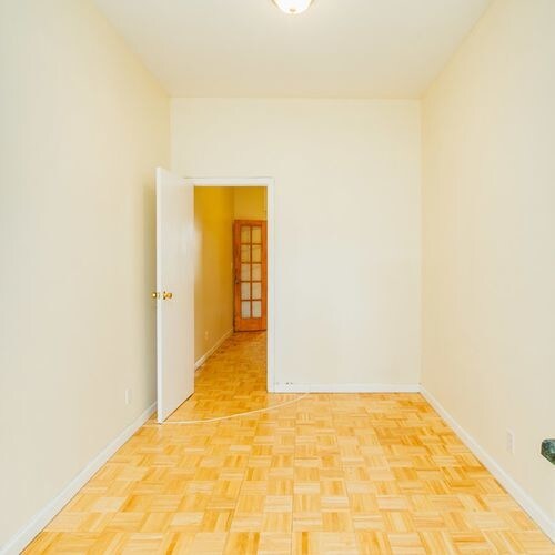 Building Photo - 223 Troutman St