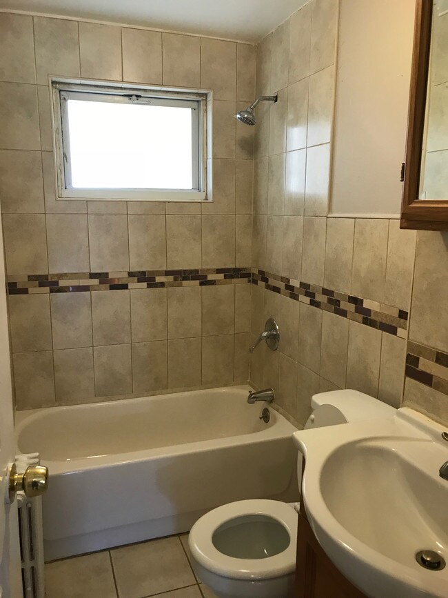 Building Photo - 85 Warren St