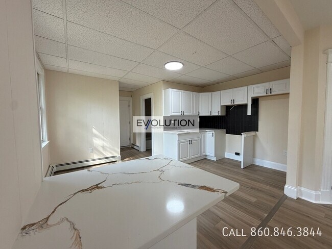 Building Photo - 906-908 Park St-2E