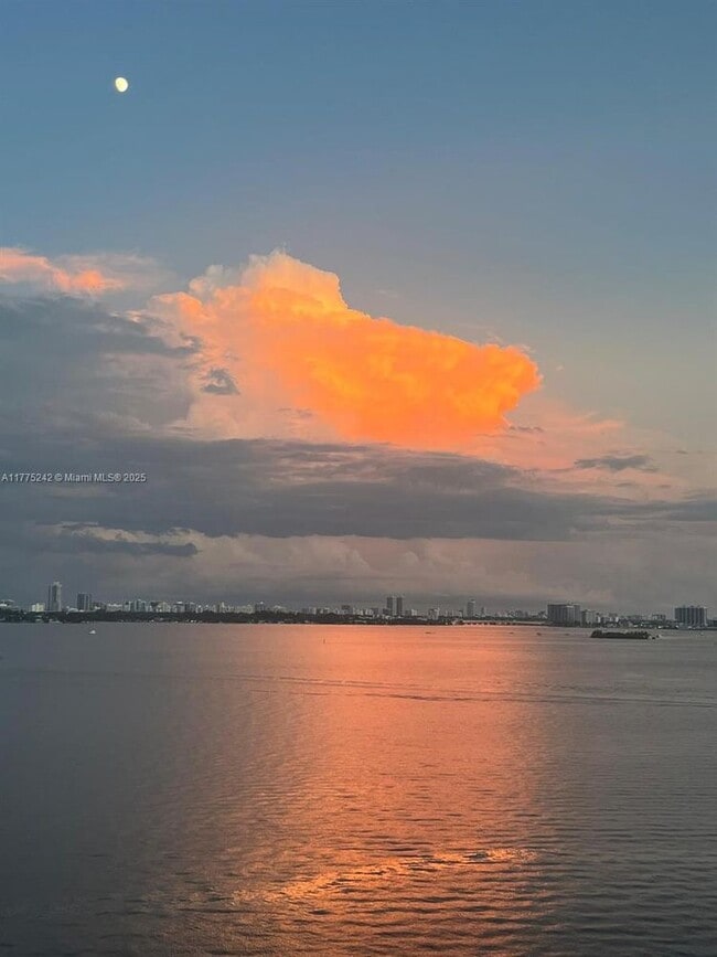 Building Photo - 11111 Biscayne Blvd