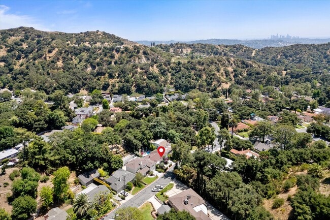 Building Photo - This beautifully updated 4-Bed, 2-Bath Home in Glenoaks Canyon is now available!
