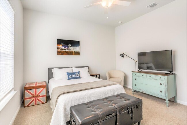 Building Photo - 8313 Silhouette St