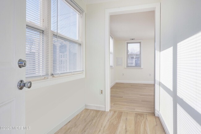 Building Photo - 127 7th St