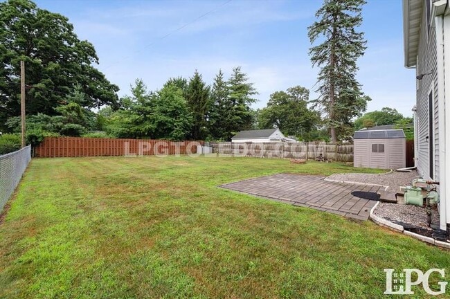 Building Photo - 7044 Springfield Dr