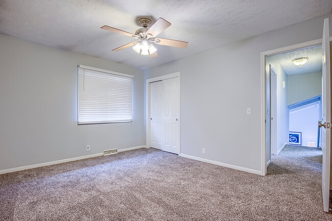 Building Photo - 1444 S 167th St