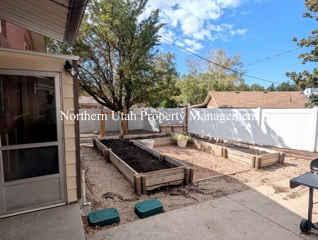 Building Photo - East Bench 5 Bed, 2 Bath