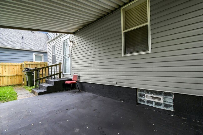 Building Photo - Charming Three-Bedroom Home in the Heart of Columbus!