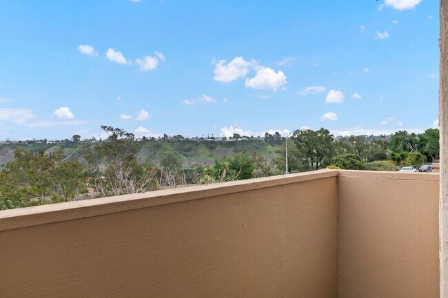 Building Photo - Woodlands South - La Jolla Townhome