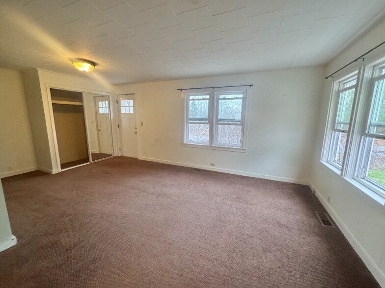 Building Photo - 1274 Bangor Rd