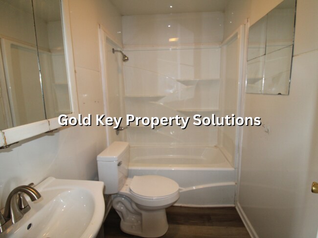 Building Photo - Fully Updated 3 BR 1 BA House with Central Air and Garage (NO SECTION 8)