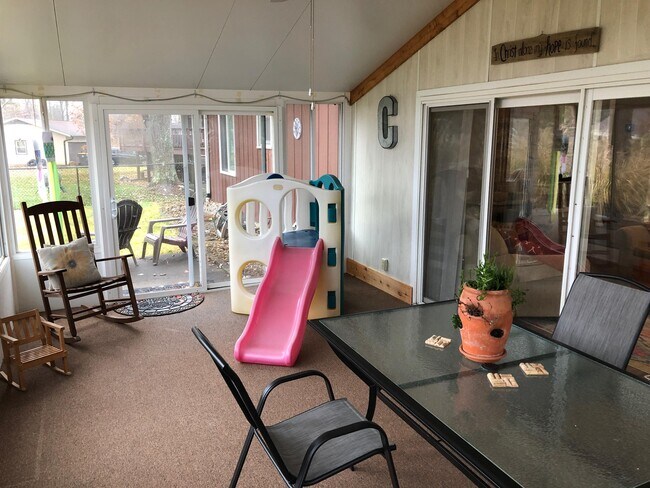 Building Photo - 3629 S Kingsbury Ave