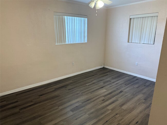 Building Photo - 330 N 65th Way