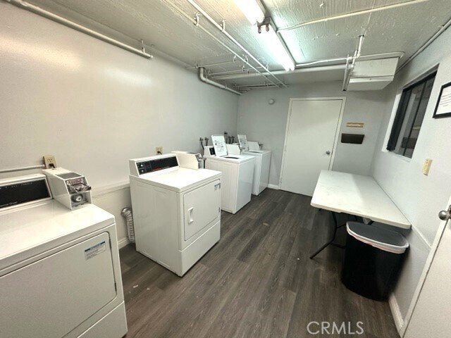 Building Photo - 1130 Newport Ave