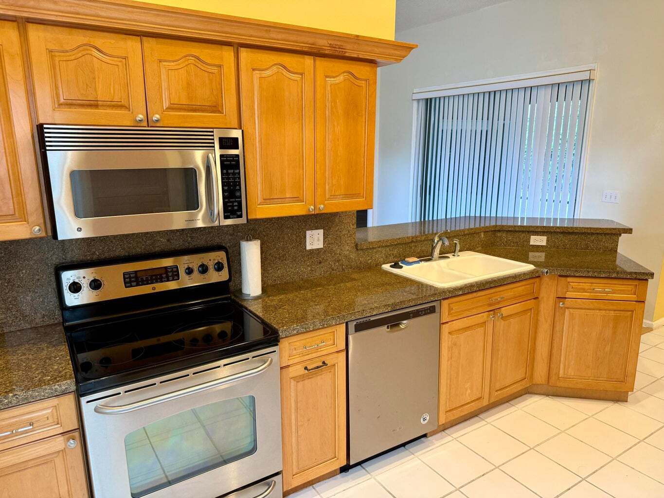 Building Photo - 1069 Sweet Briar Pl