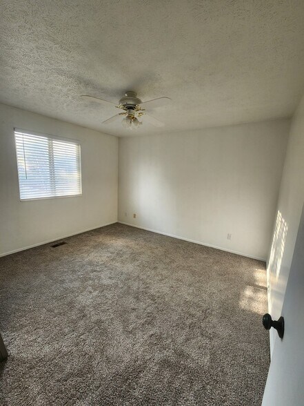 Building Photo - 12936 Timpview Dr