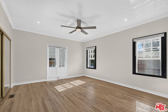 Building Photo - 215 S Gale Dr