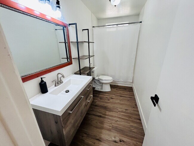 Building Photo - Beautiful 4 Bedroom House for rent in South Joshua Tree