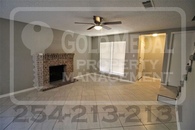 Building Photo - A charming 2-bedroom, 1.5-bathroom townhome now available for rent!