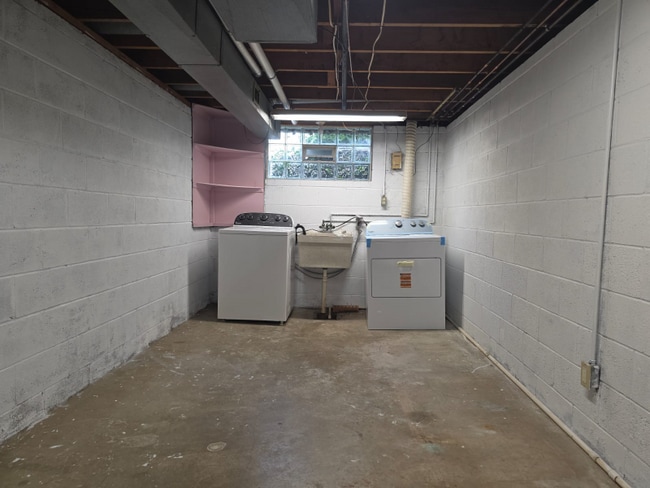 Building Photo - 2908 Bowmen Ln