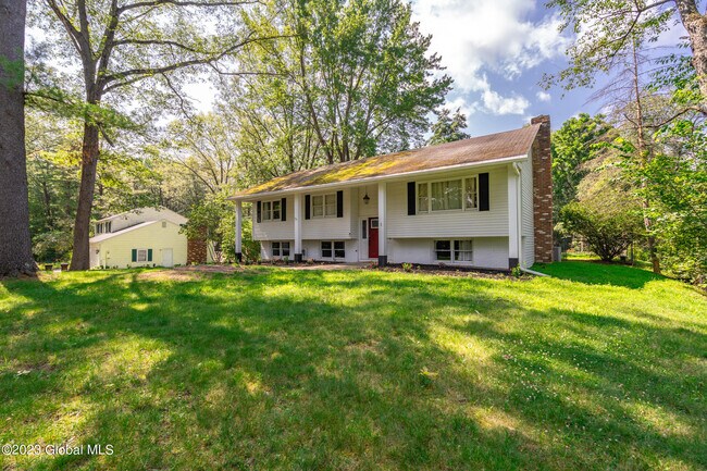 Building Photo - 1 Laurie Ln