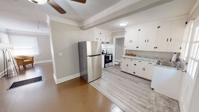 Building Photo - 2 acres in Millbrook w/ large screened in ...