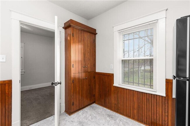 Building Photo - Charming Renovated 2 Bedroom Bungalow