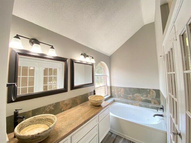 Building Photo - 4315 Palmer Plantation Dr