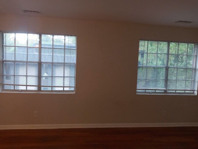 Building Photo - 1406 Church St