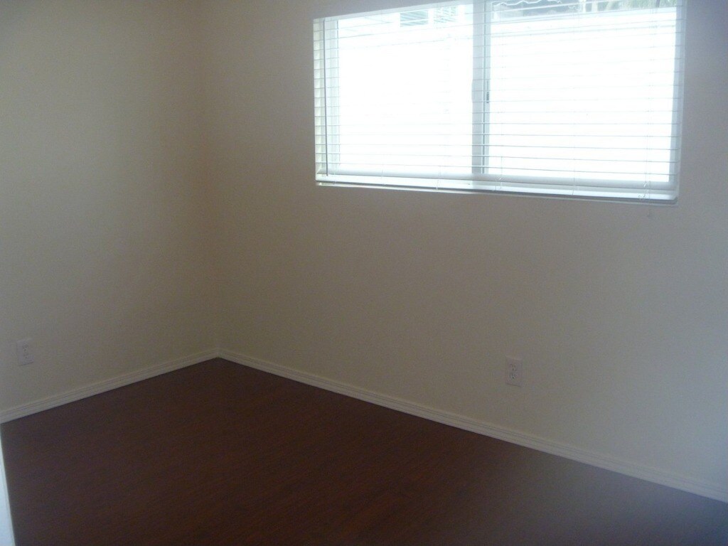 Building Photo - 808 Garnet St