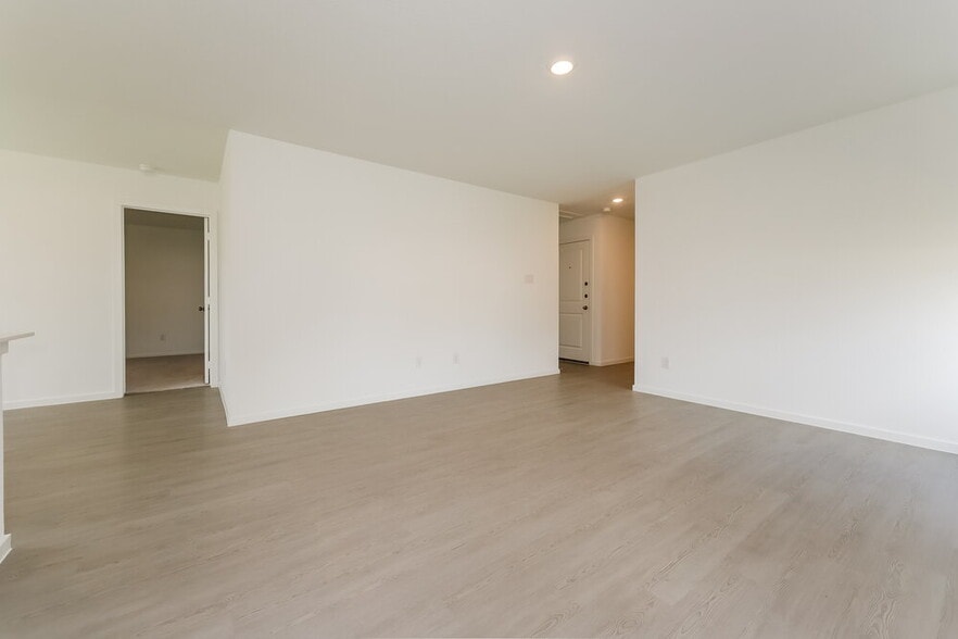 Building Photo - 16118 Hatton Dr