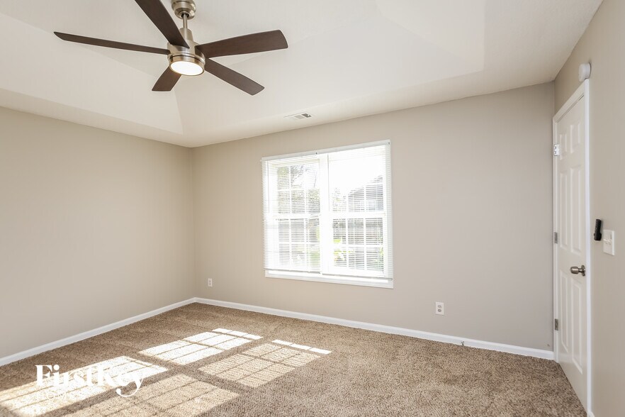 Building Photo - 2099 Morning Dew Pl