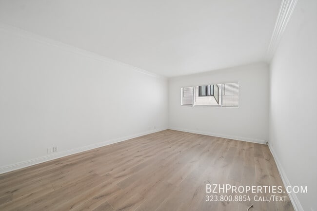 Building Photo - 333 S Elm Dr