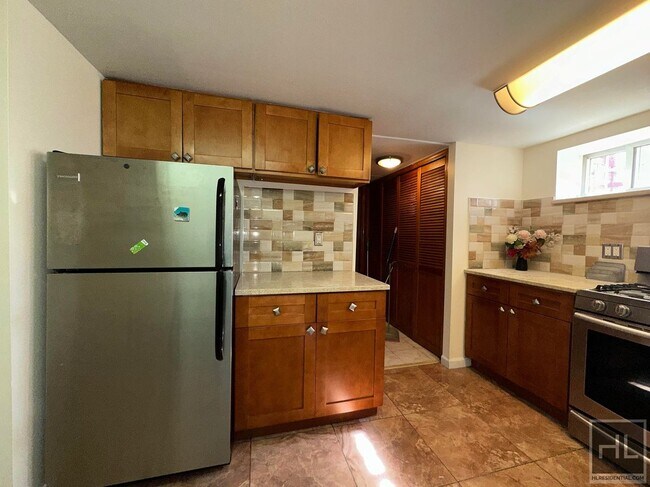 Building Photo - Renovated Walk in One bedroom 63 DRIVE