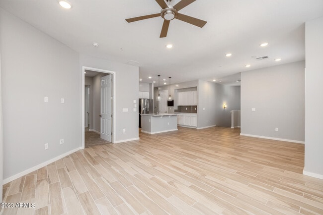 Building Photo - 250 W Queen Creek Rd