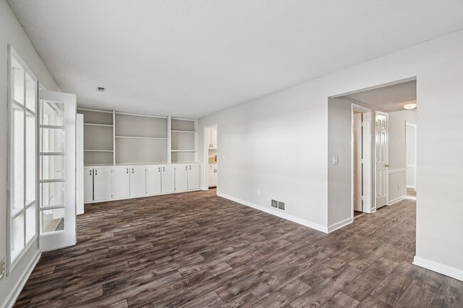 Building Photo - 3915 Valley Ct