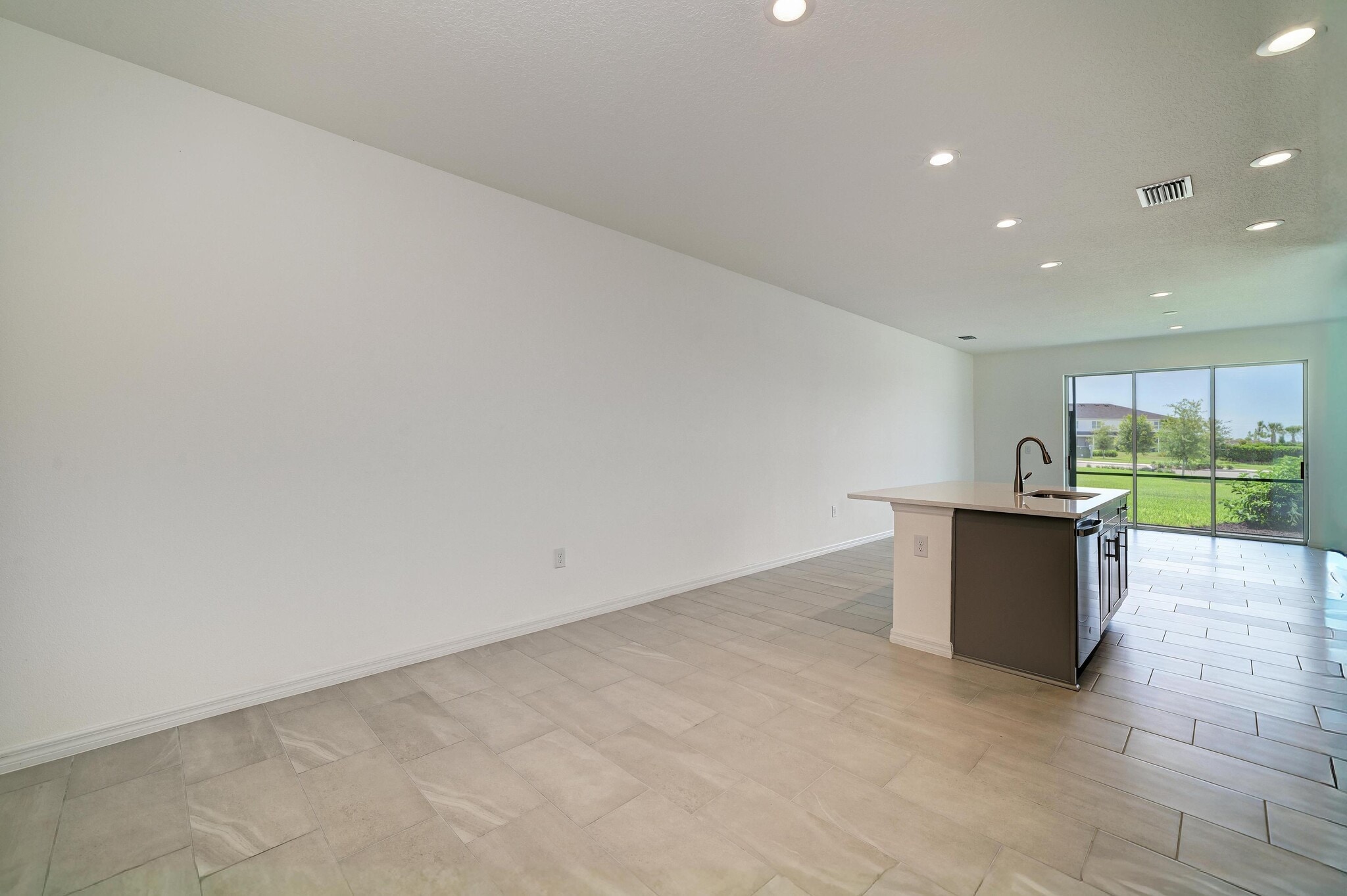Building Photo - 2206 Washington Palm Ct